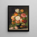 Fleurs rouges, oranges, blanches et roses dans un vase noir - Anonyme — framed artwork on a wall