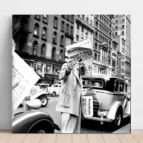 The Social Justice newspaper sold on the streets of New York City - Dorothea Lange