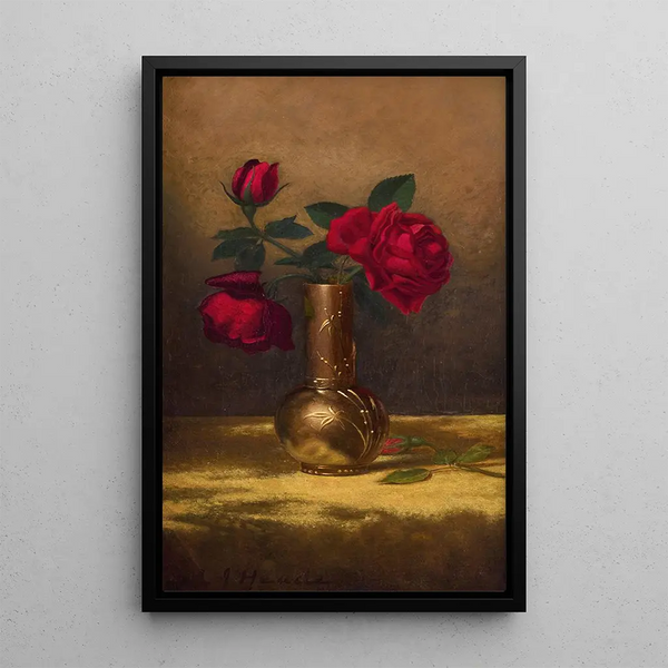 Roses rouges dans un vase japonais sur un tissu de velours doré - Martin Johnson Heade — framed artwork on a wall