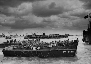 Landing craft with soldiers and Allied vehicles - Normandy landings — artwork view