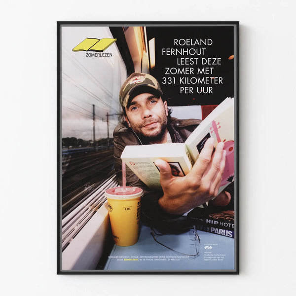 Roeland Fernhout poster reading on a train